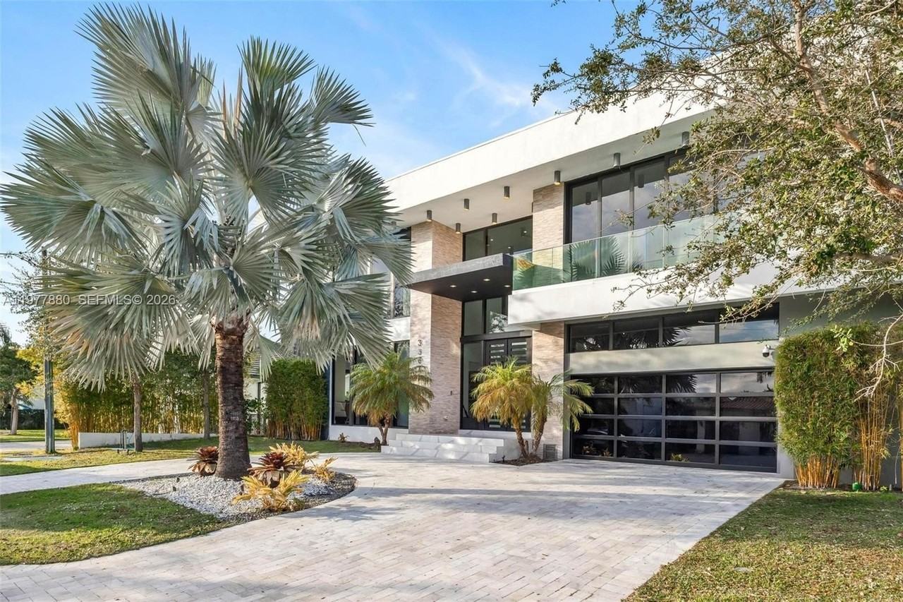 3367 Ne 168th St - Photo 5 of 50