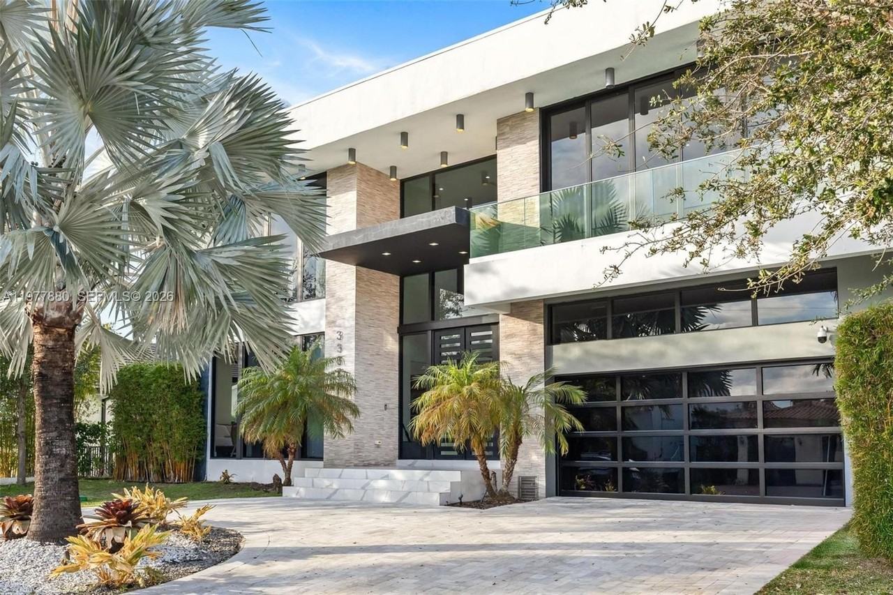 3367 Ne 168th St - Photo 6 of 50