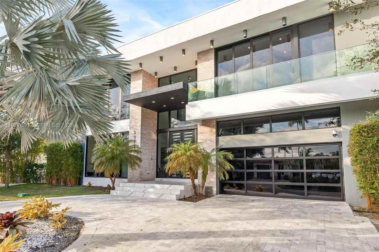 3367 Ne 168th St - Photo 7 of 50