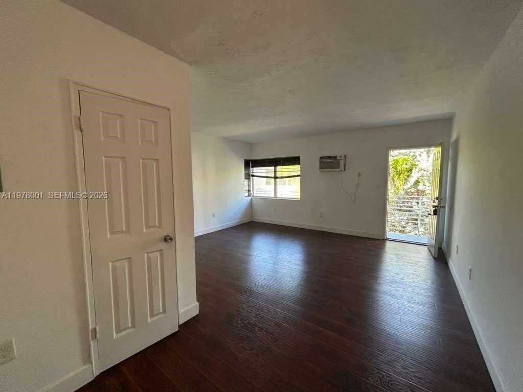 8321 Crespi Blvd #7 - Photo 4 of 9