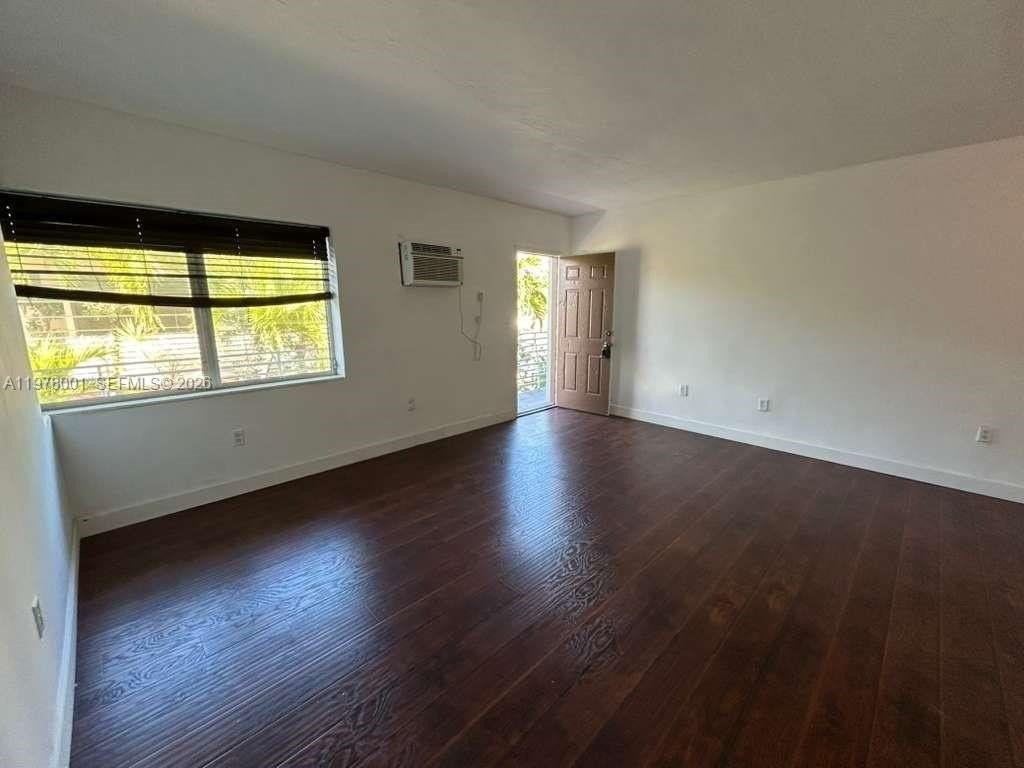 8321 Crespi Blvd #7 - Photo 6 of 9