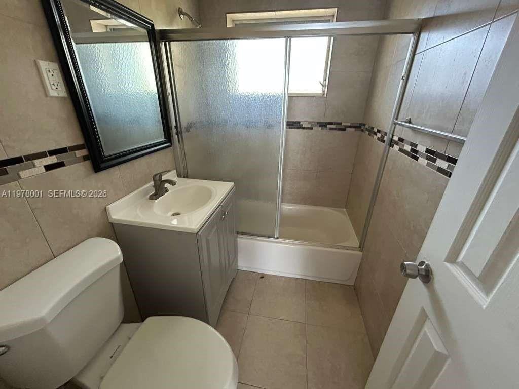 8321 Crespi Blvd #7 - Photo 7 of 9