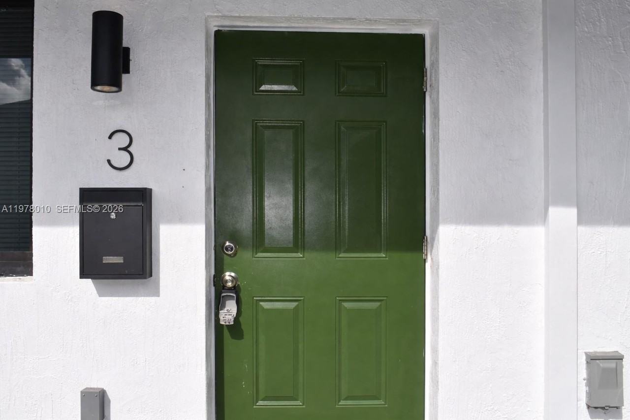 900 Nw 8th Ave #3 - Photo 2 of 20