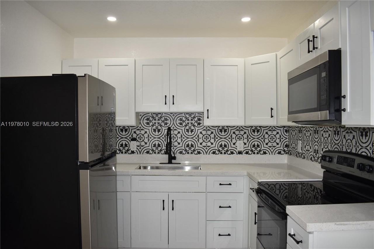 900 Nw 8th Ave #3 - Photo 6 of 20