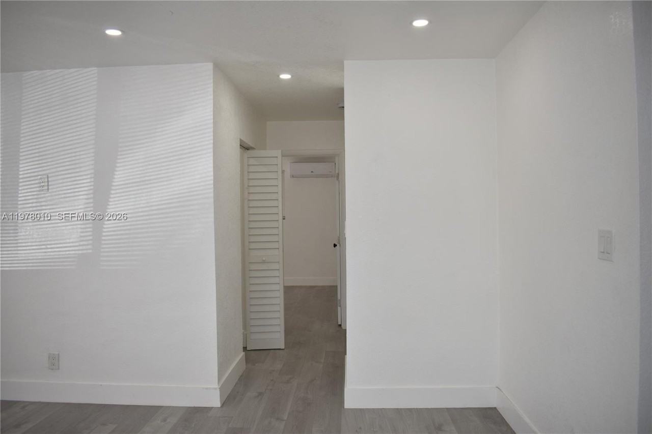 900 Nw 8th Ave #3 - Photo 7 of 20