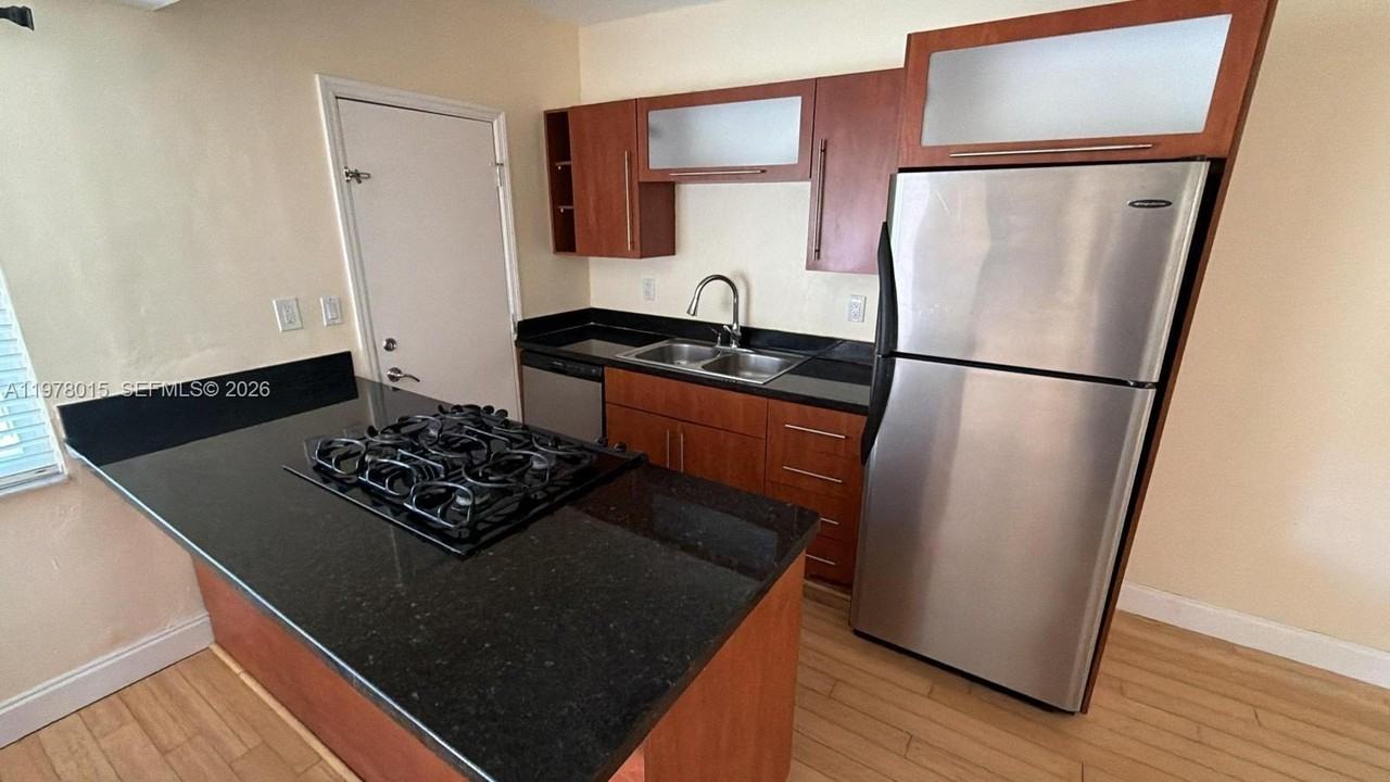 10101 W Bay Harbor Dr #9 - Photo 3 of 7