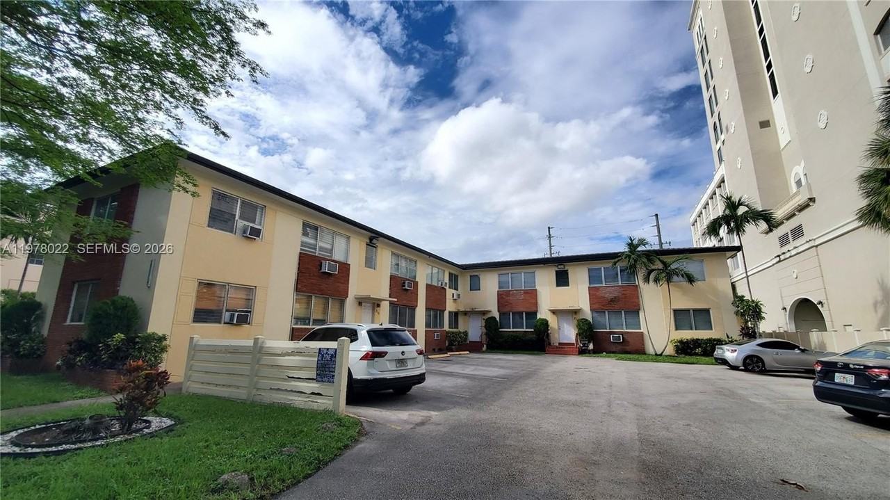 215 Zamora Ave #4 - Photo 3 of 18