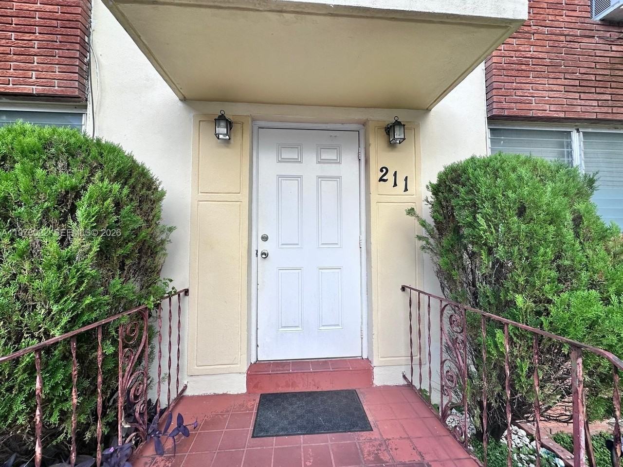 215 Zamora Ave #4 - Photo 5 of 18