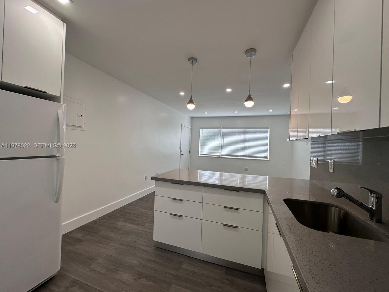 215 Zamora Ave #4 - Photo 7 of 18