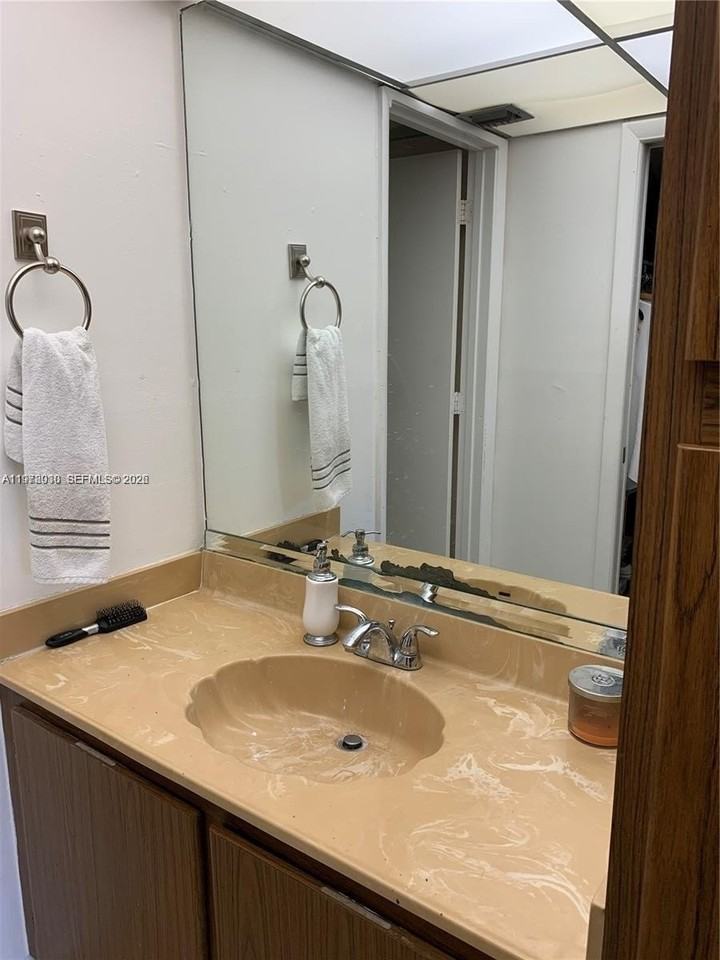 8075 Sw 107th Ave #304 - Photo 6 of 8