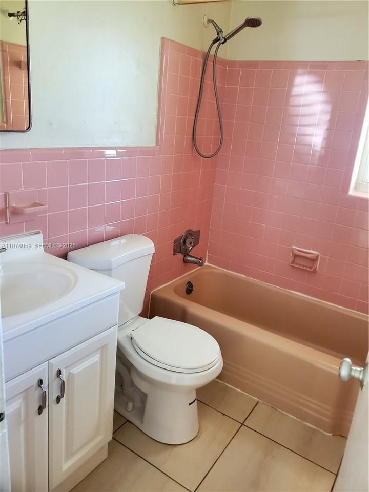 1925 Scott St #1-2 - Photo 6 of 12