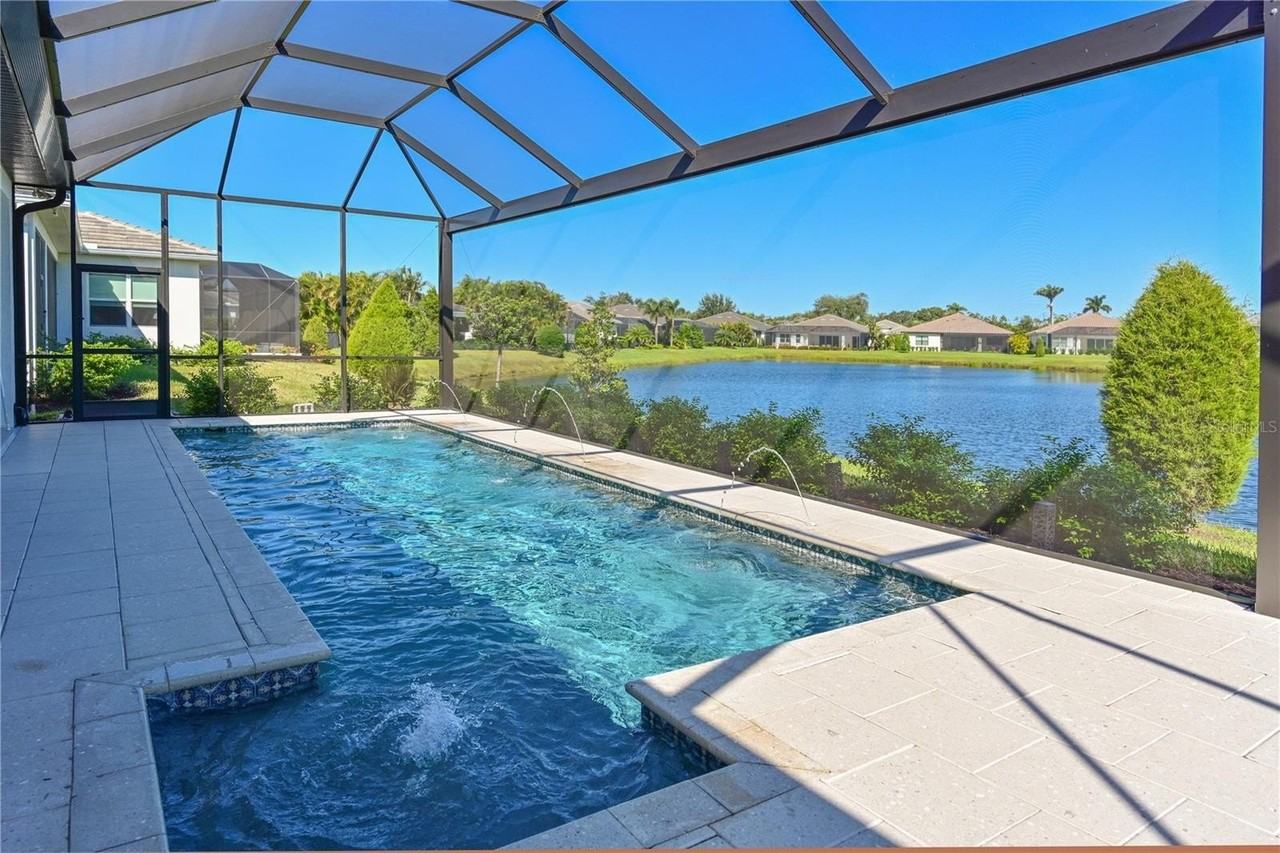 8013 Clearwater Ct - Photo 3 of 35