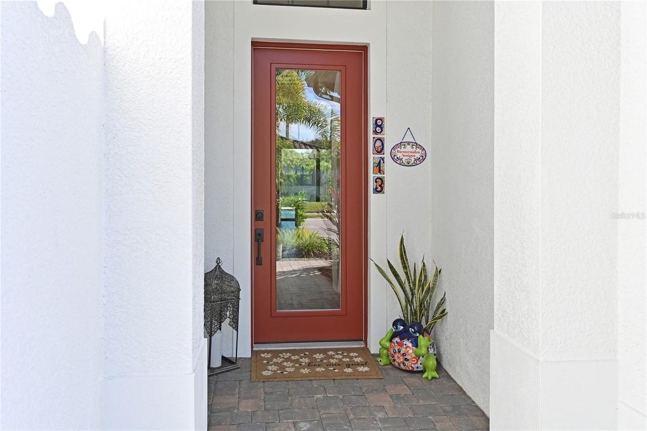 8013 Clearwater Ct - Photo 4 of 35