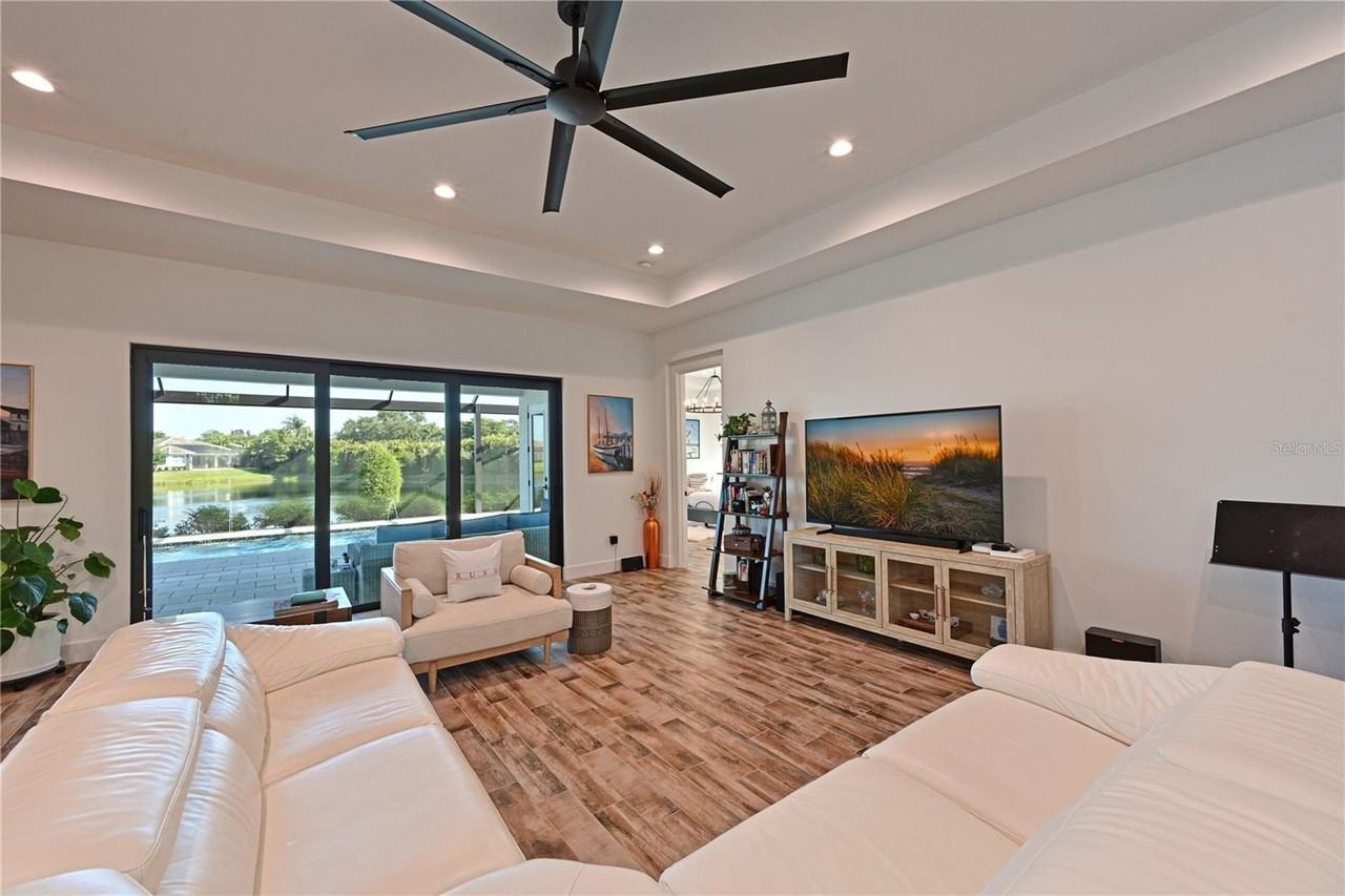 8013 Clearwater Ct - Photo 6 of 35