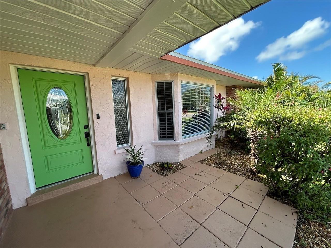 6805 16th Avenue Dr W - Photo 2 of 26