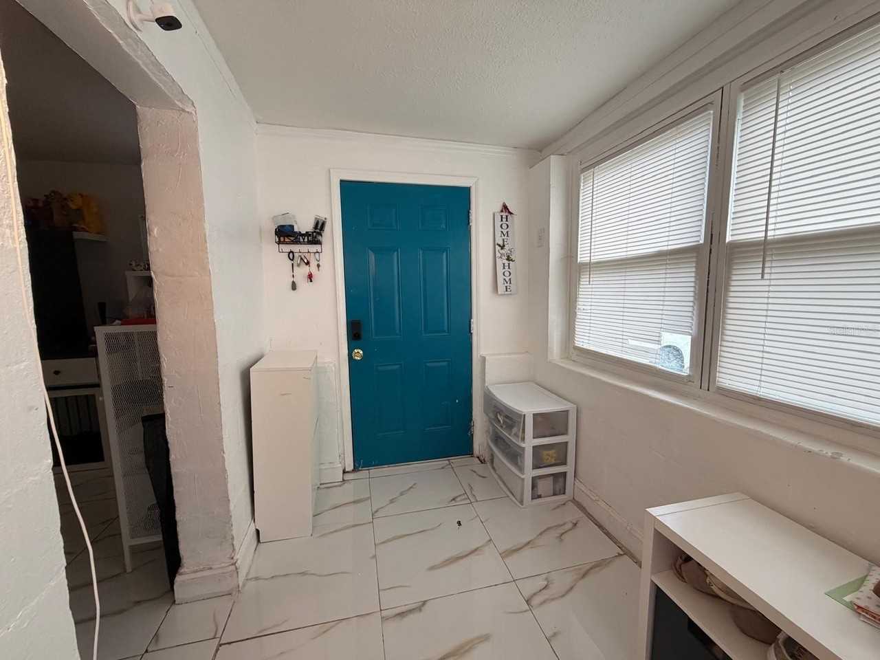 1039 25th St #A - Photo 4 of 19