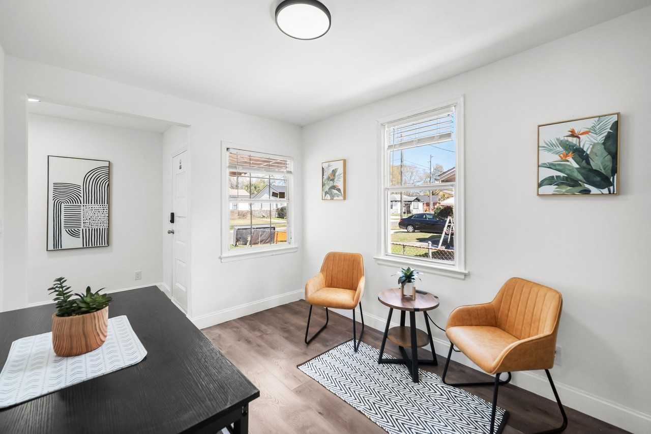 W 9th St - Photo 4 of 28