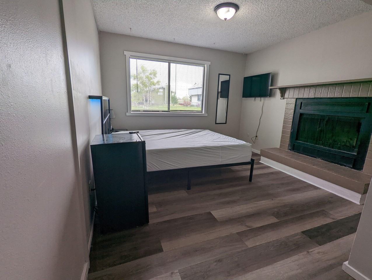 Willow Creek Ct - Photo 6 of 18