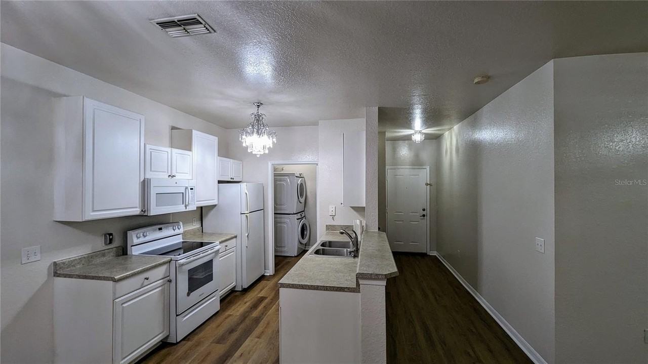 4009 Hemingway Cir - Photo 2 of 20