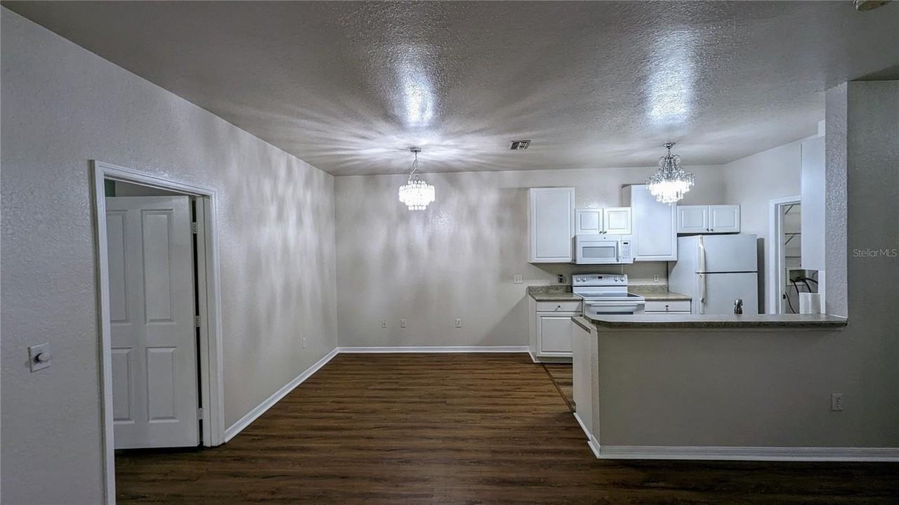 4009 Hemingway Cir - Photo 3 of 20