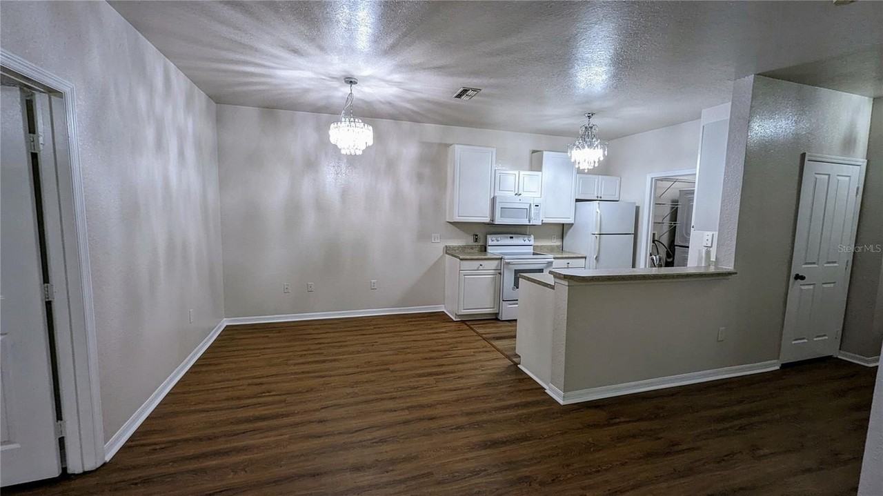 4009 Hemingway Cir - Photo 4 of 20