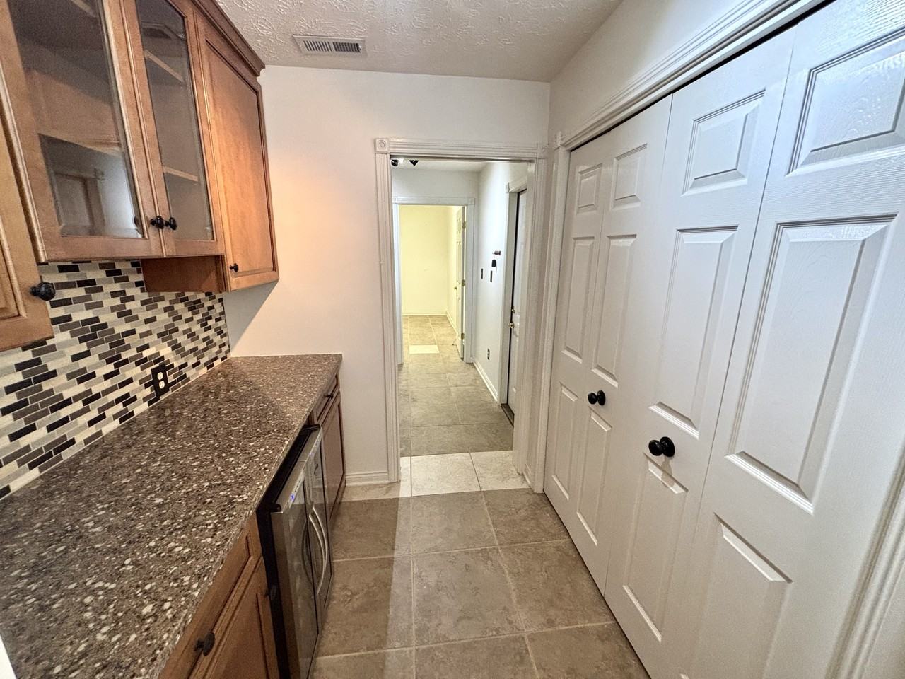 ** TPO** 433 Deerlake Place #1 - Photo 5 of 37