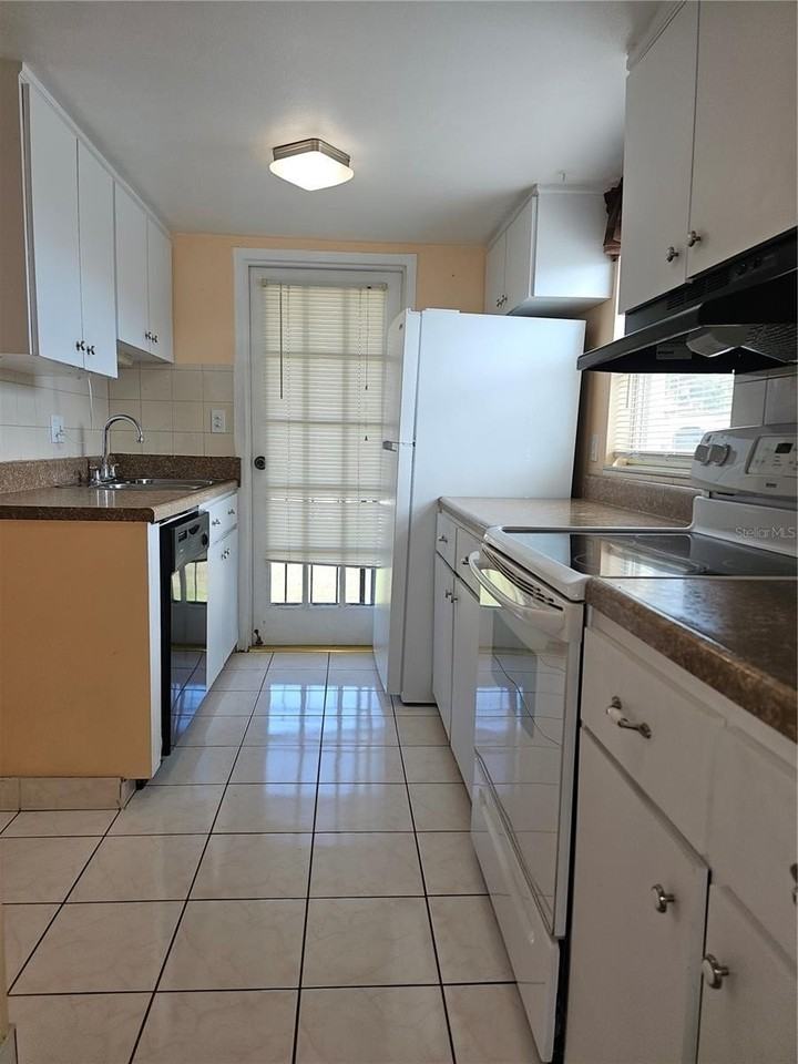 7701 Starkey Rd #102 - Photo 4 of 24