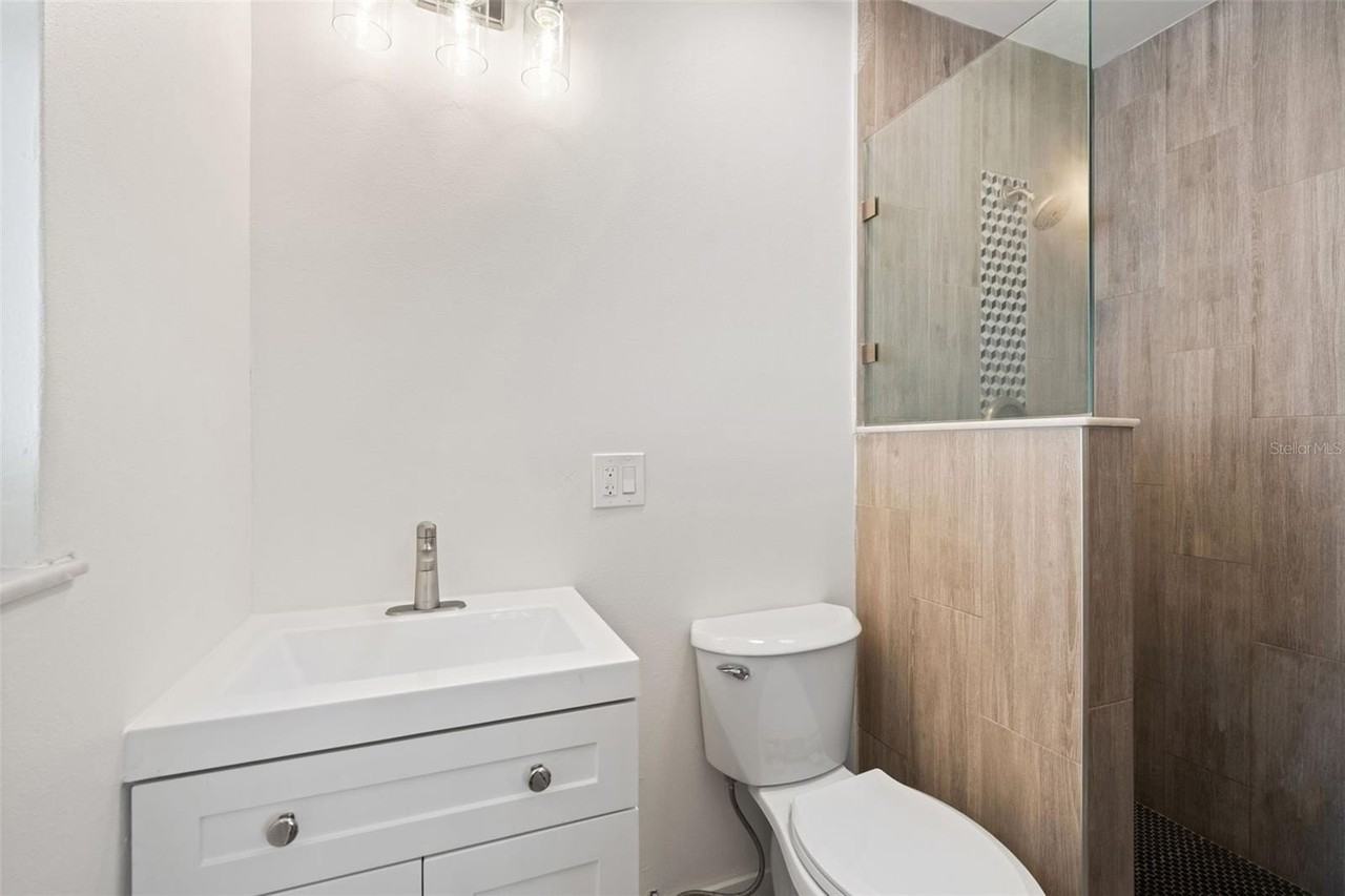 662 Villagrande Ave S - Photo 6 of 36