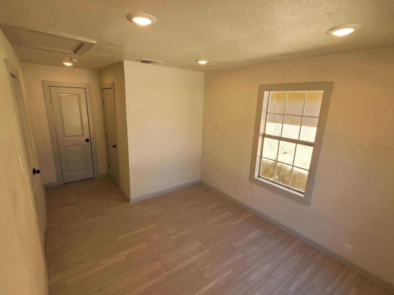 1923 W Poplar St - Photo 7 of 28