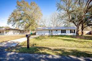 featured image of 4640 Hilltop Dr