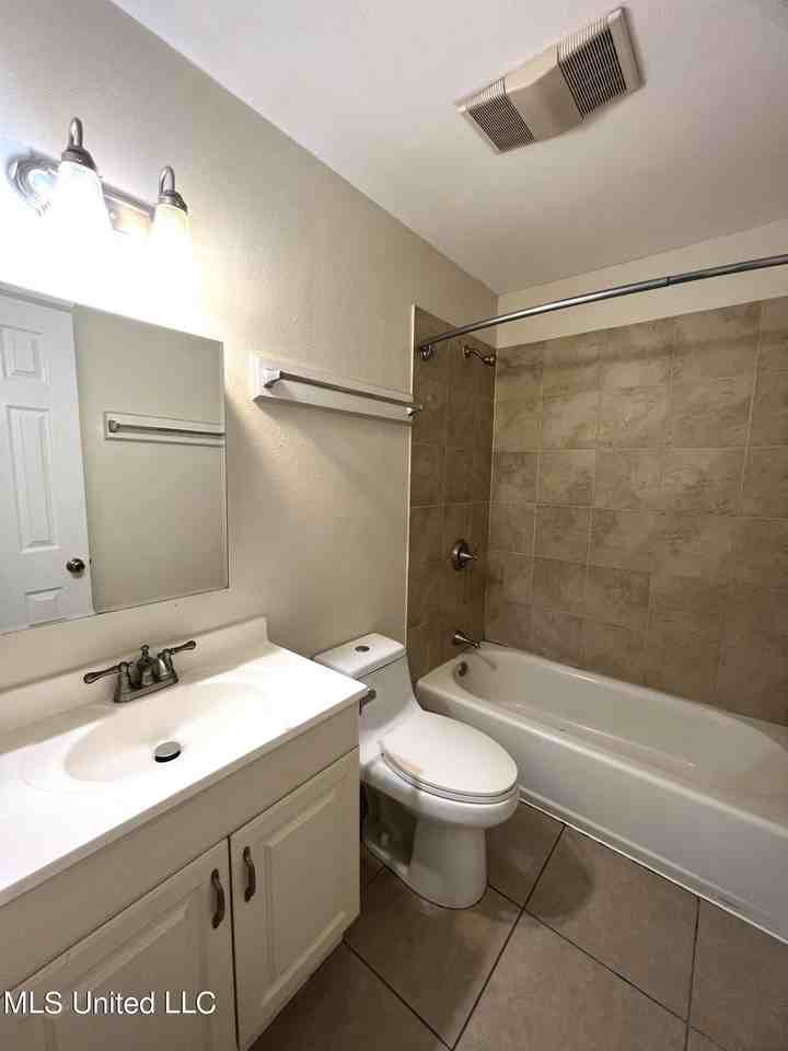 3401 54th Ave Apt B - Photo 5 of 7