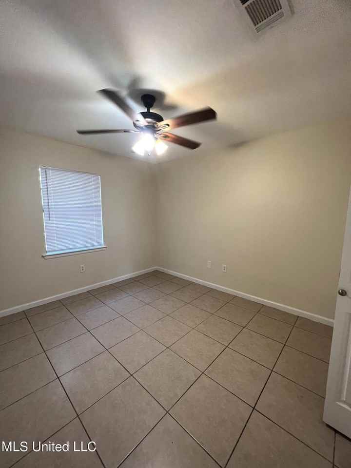 3401 54th Ave Apt B - Photo 6 of 7