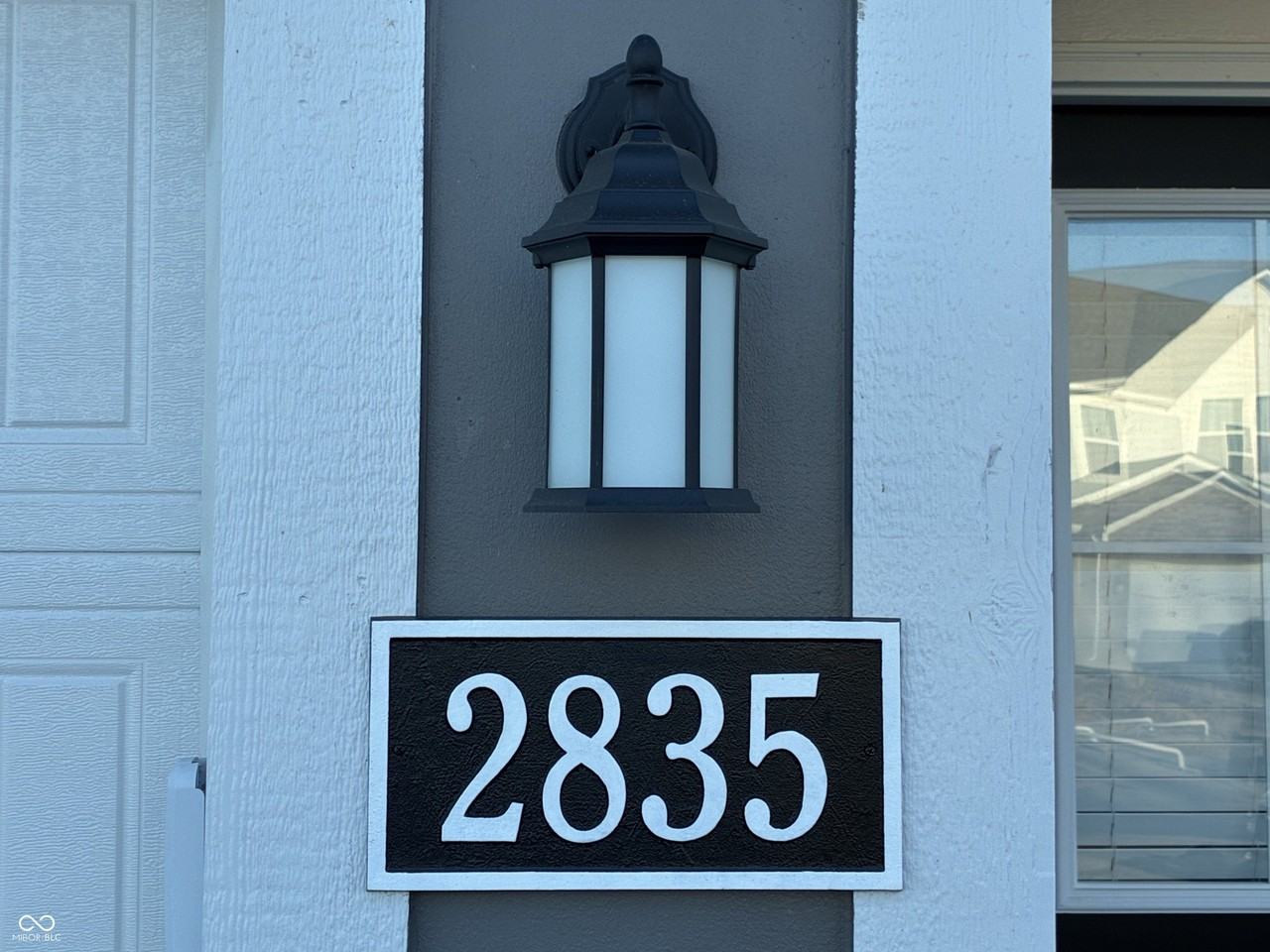 2835 Woods Edge Dr - Photo 2 of 29