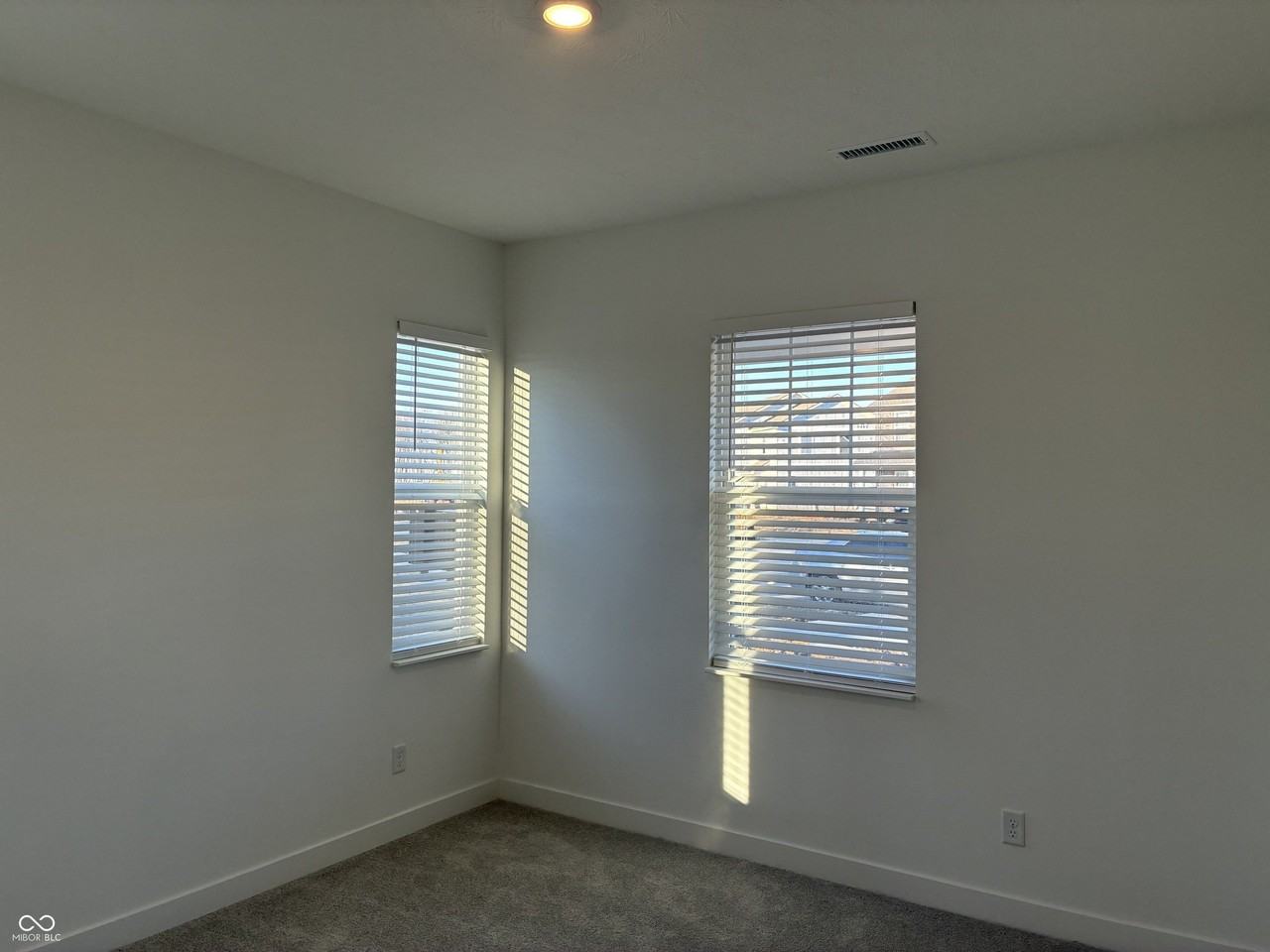 2835 Woods Edge Dr - Photo 3 of 29