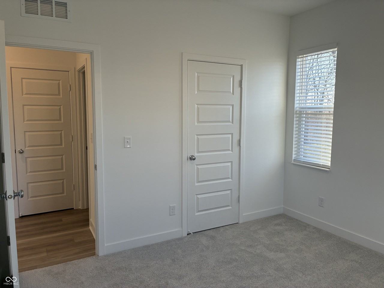 2835 Woods Edge Dr - Photo 4 of 29