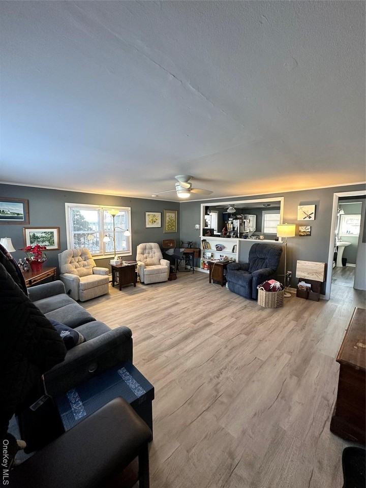 35 Glenmere Rd Apt A - Photo 2 of 13