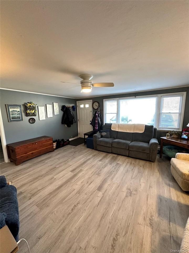 35 Glenmere Rd Apt A - Photo 3 of 13