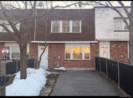 featured image of 72 Greenway Ter