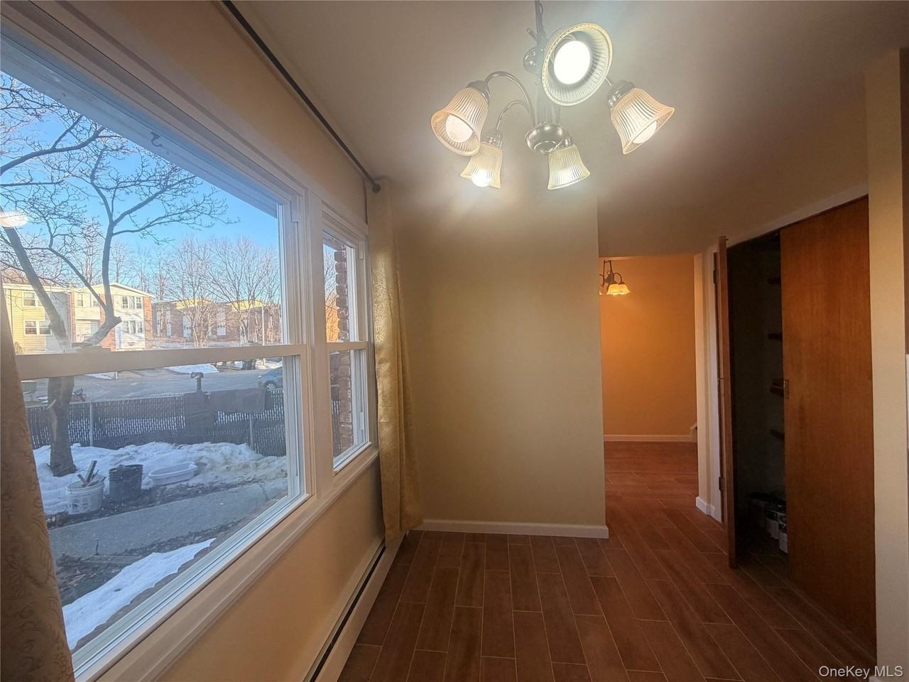 72 Greenway Ter - Photo 2 of 13