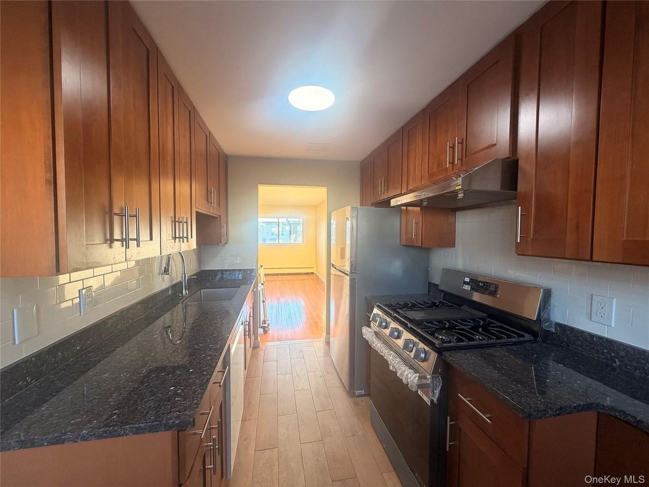 72 Greenway Ter - Photo 3 of 13