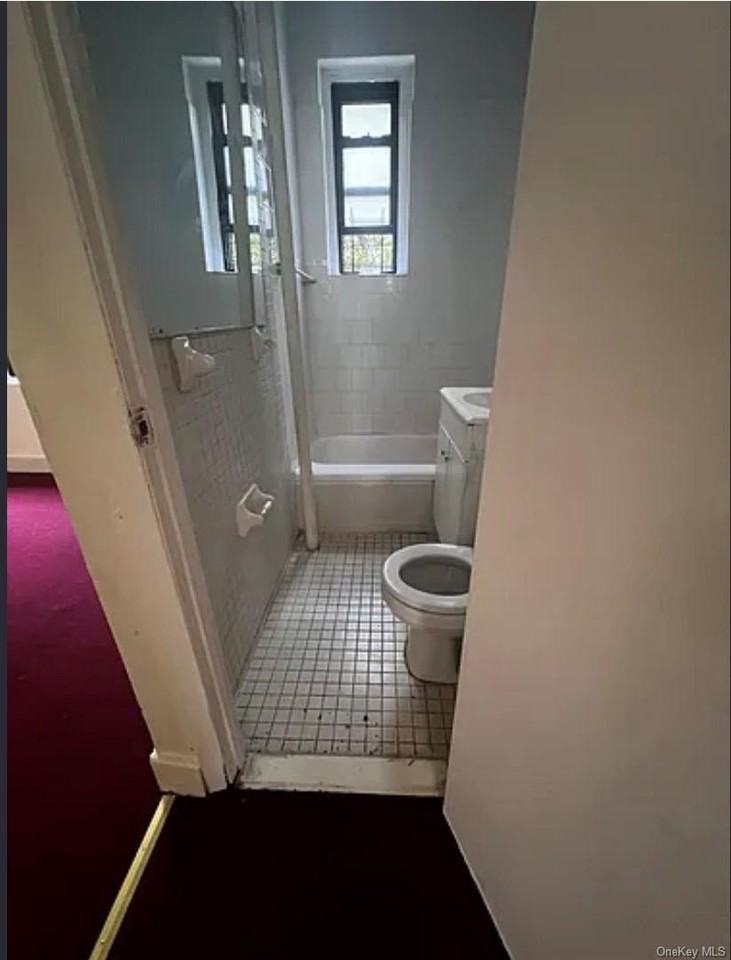 2128 35th St Apt 2b - Photo 3 of 9