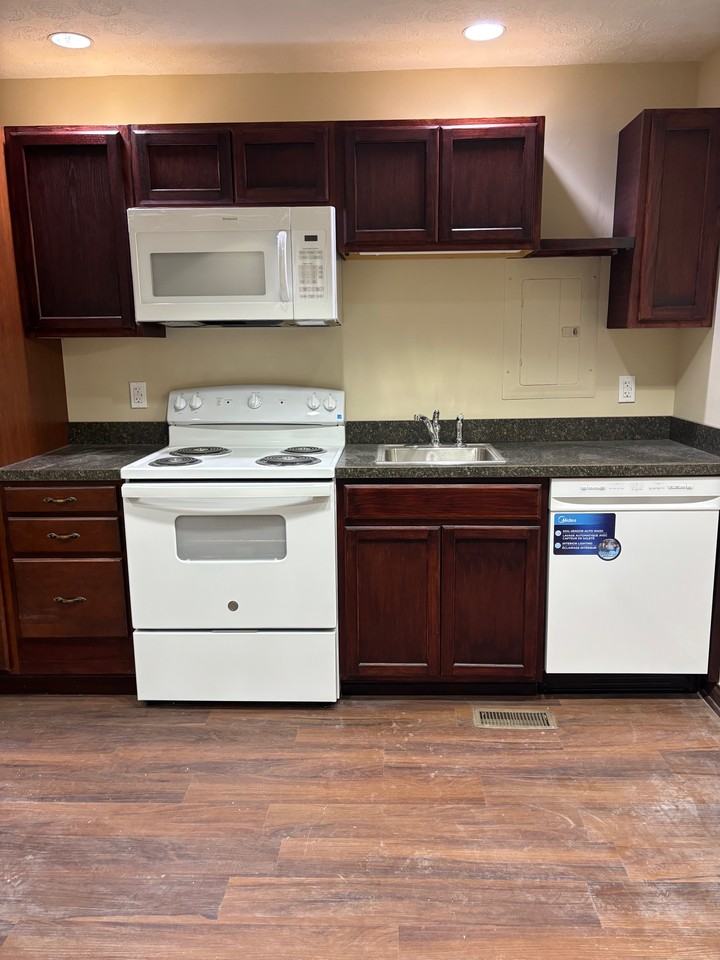 138 Broadway St #B - Photo 6 of 12