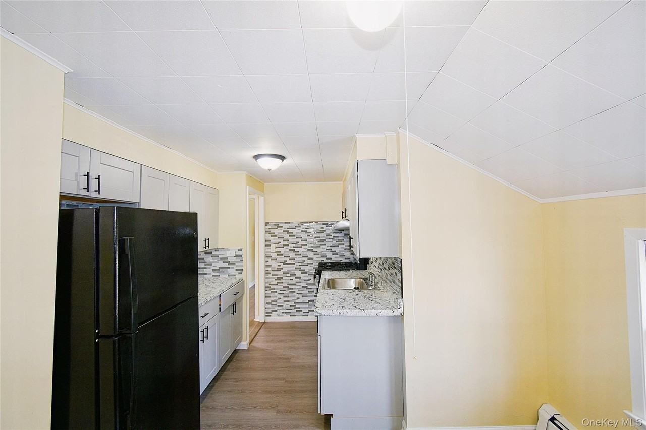 163 Beechwood Ave Apt 2nd - Photo 3 of 10