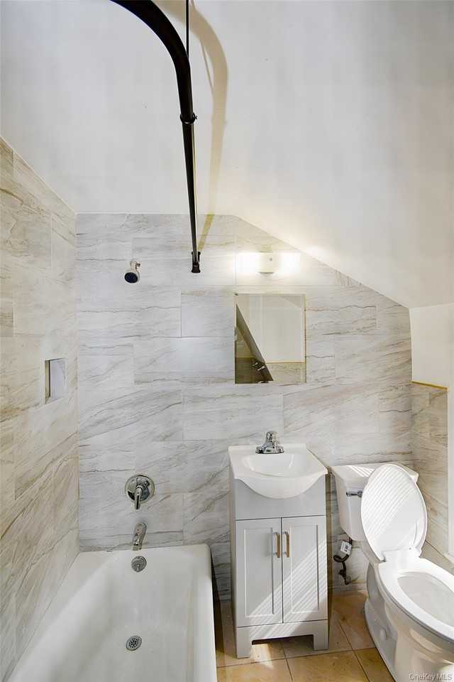 163 Beechwood Ave Apt 2nd - Photo 7 of 10