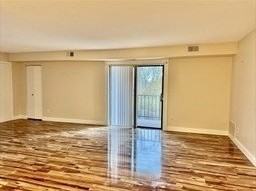 4700 N Main St Apt 3e - Photo 3 of 11