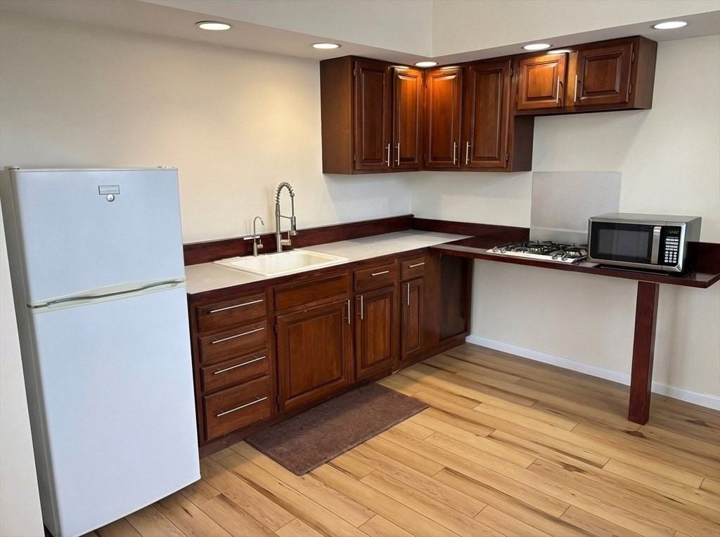 407 Main St Unit A - Photo 3 of 5