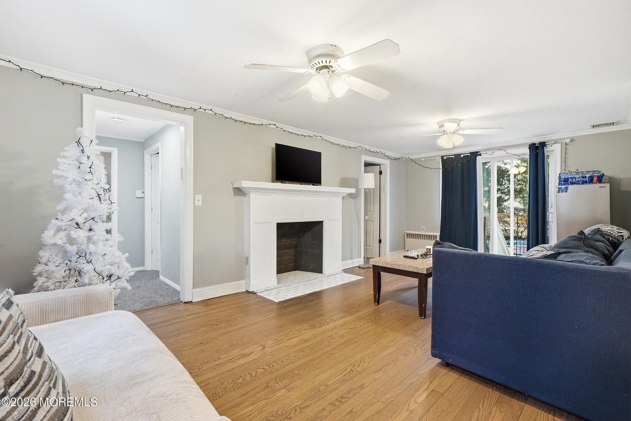 416 Roosevelt Ave - Photo 5 of 43