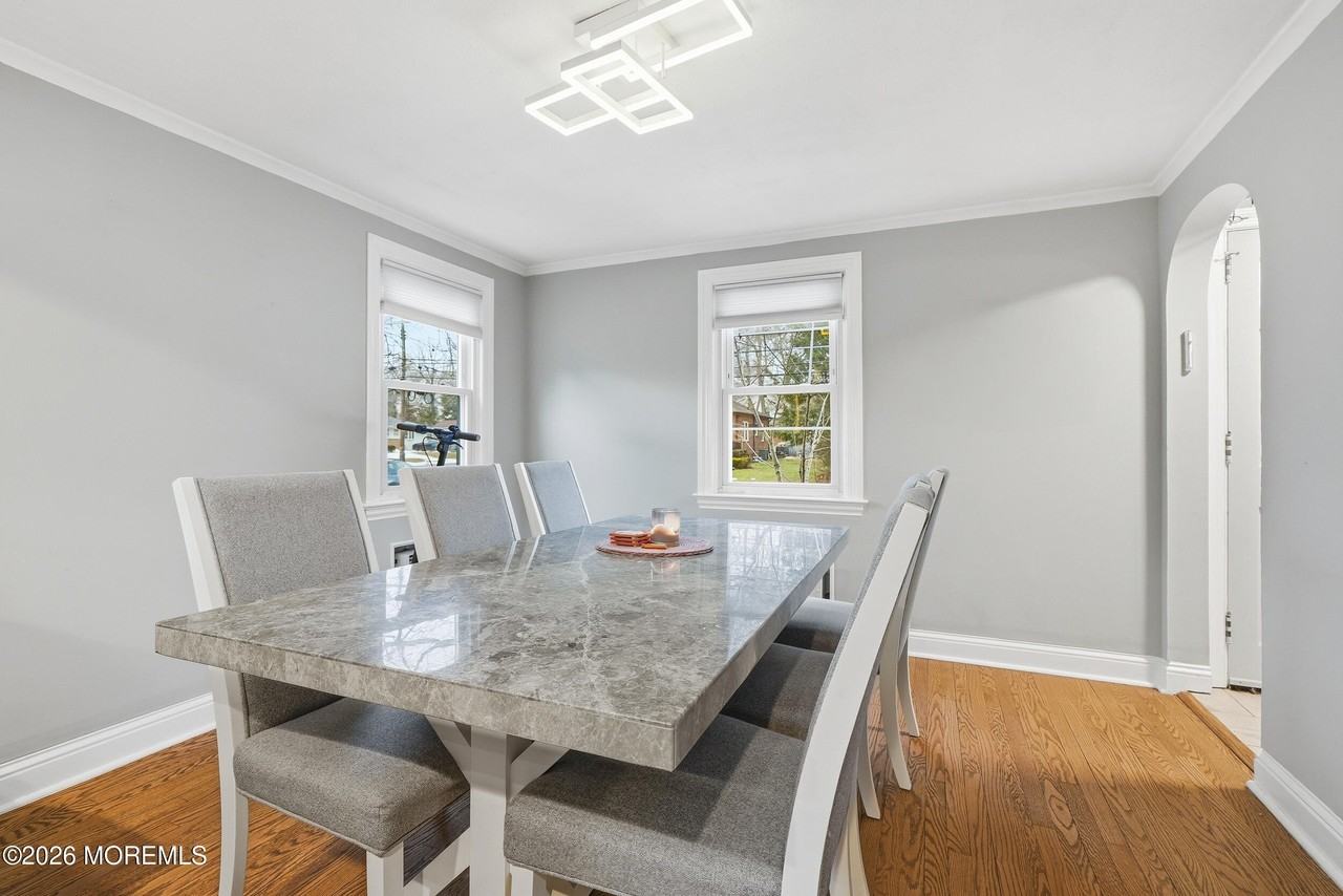 416 Roosevelt Ave - Photo 7 of 43