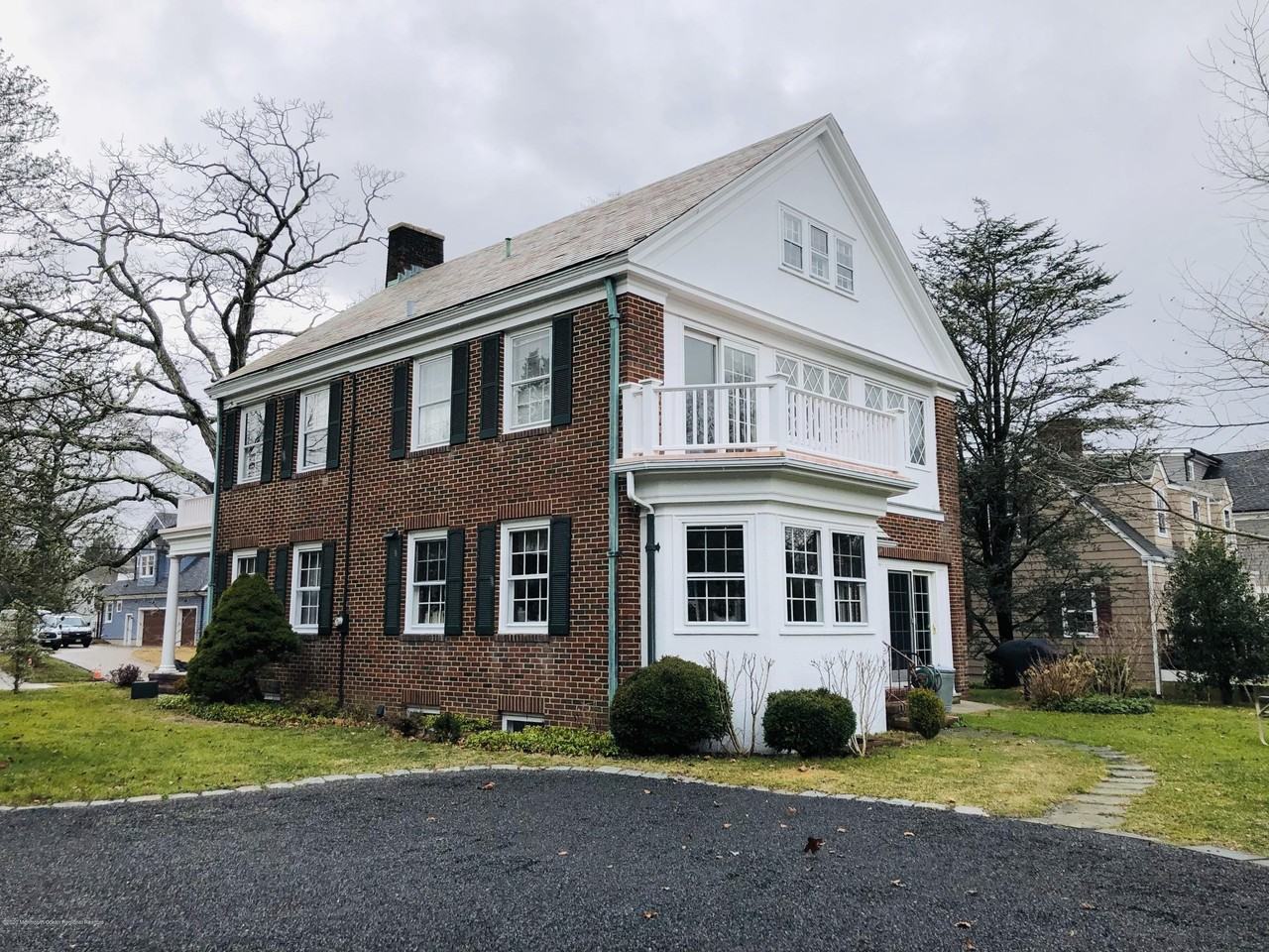 212 Monroe Ave - Photo 2 of 13