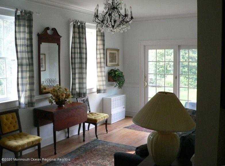 212 Monroe Ave - Photo 4 of 13